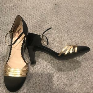 Womens shoes size 8 1/2 black& gold